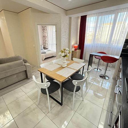 Cozy Two Bedroom Large Apartment Chisinau Exterior foto