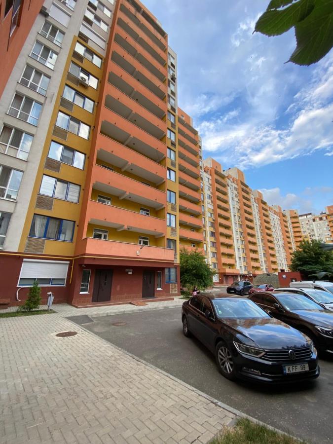 Cozy Two Bedroom Large Apartment Chisinau Exterior foto