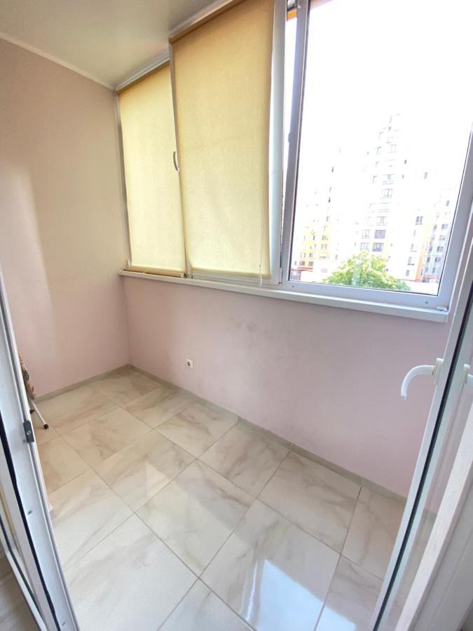 Cozy Two Bedroom Large Apartment Chisinau Exterior foto