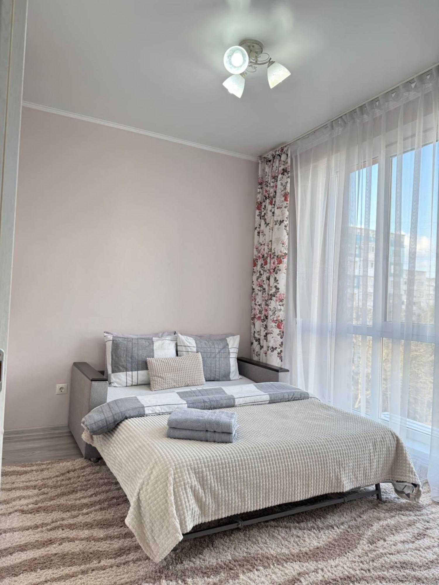 Cozy Two Bedroom Large Apartment Chisinau Exterior foto