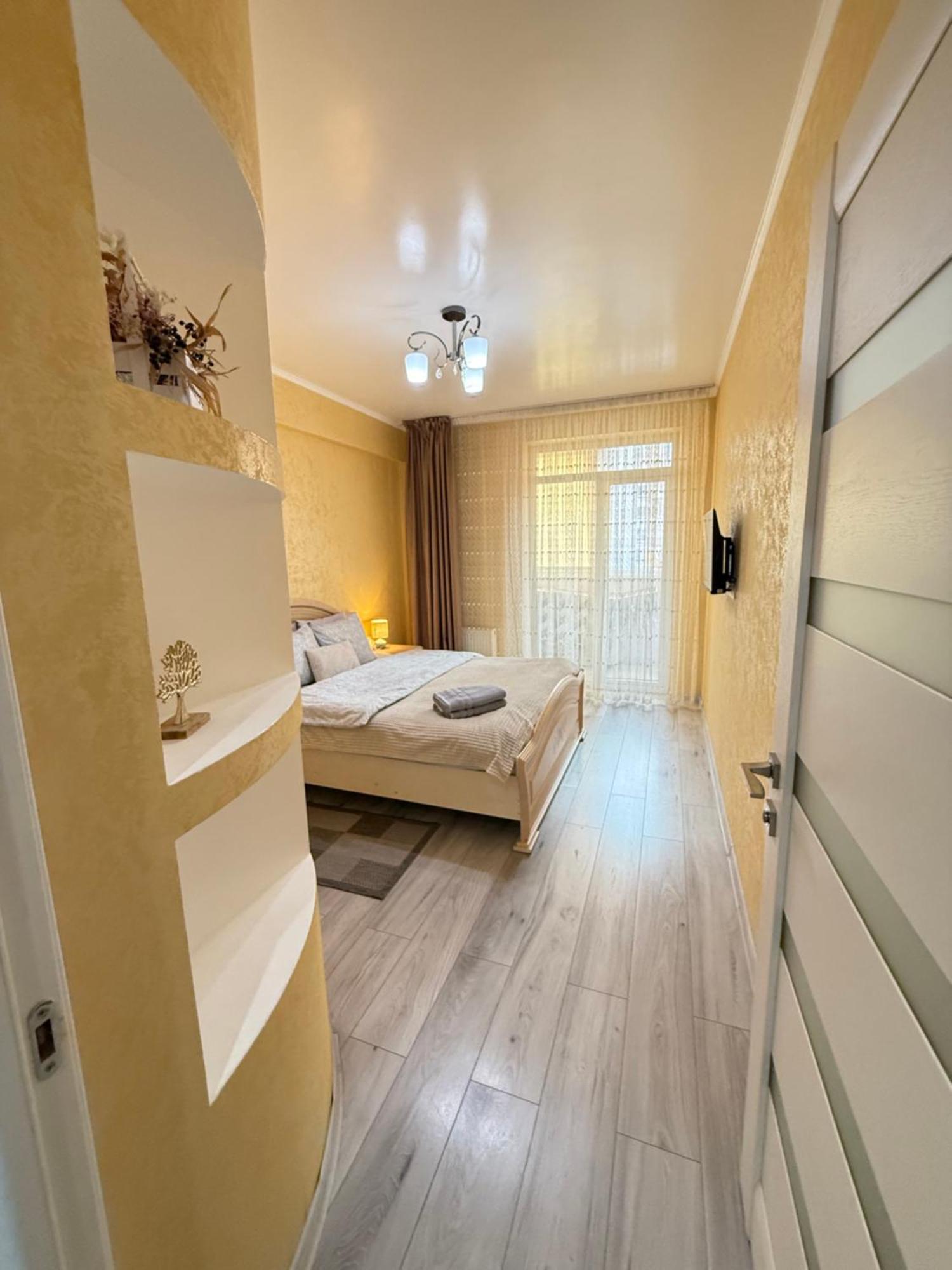 Cozy Two Bedroom Large Apartment Chisinau Exterior foto